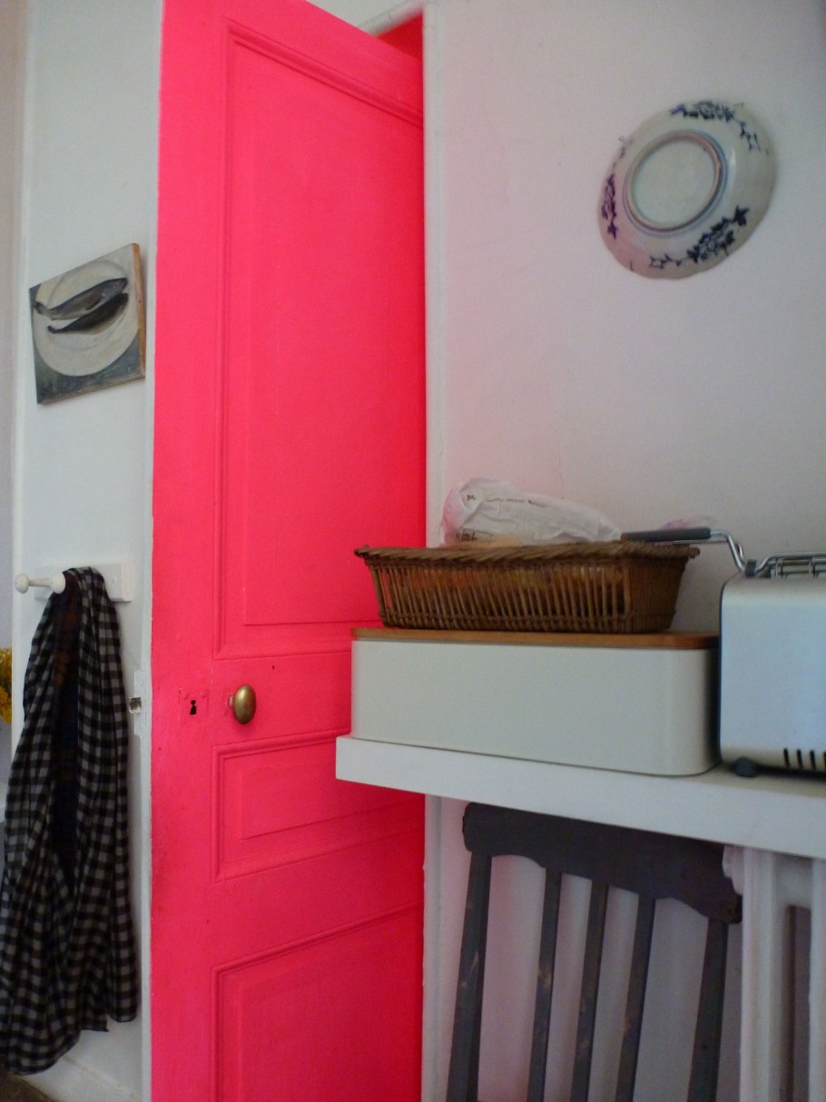 Покрасить дверь межкомнатную