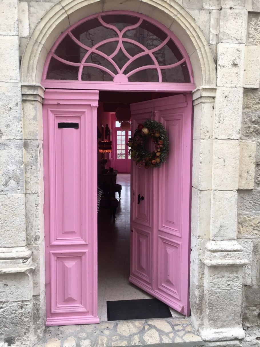 Серо-розовые двери