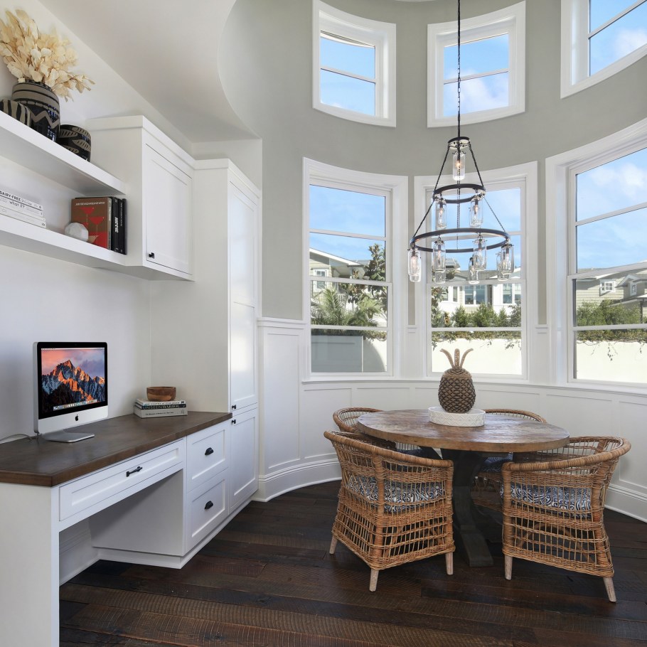 Гостиная с большим столом