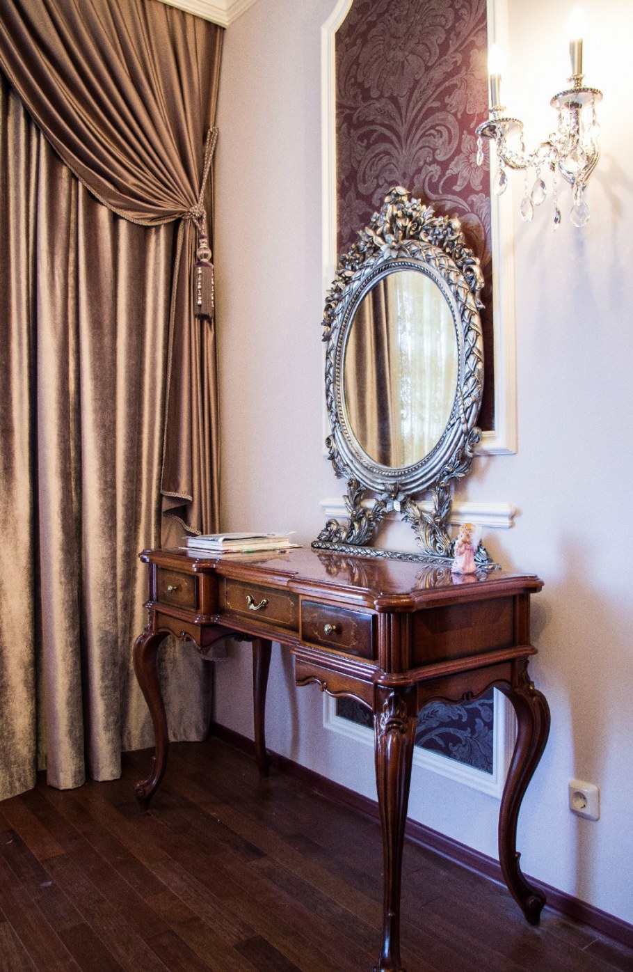 Туалетный столик в стиле Ренессанс