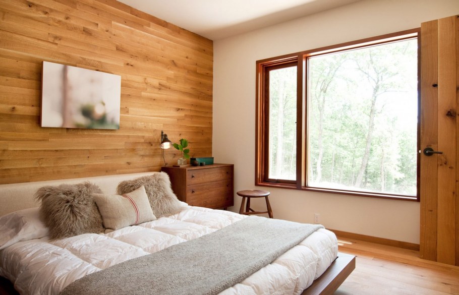 Отделка спальни деревом