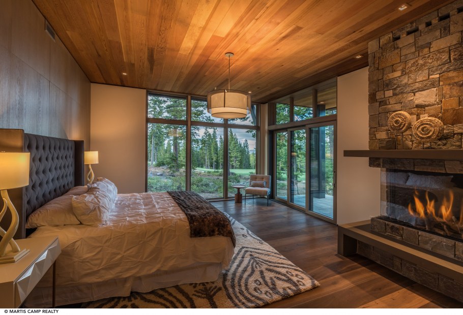 Мастер спальня в загородном доме планировка