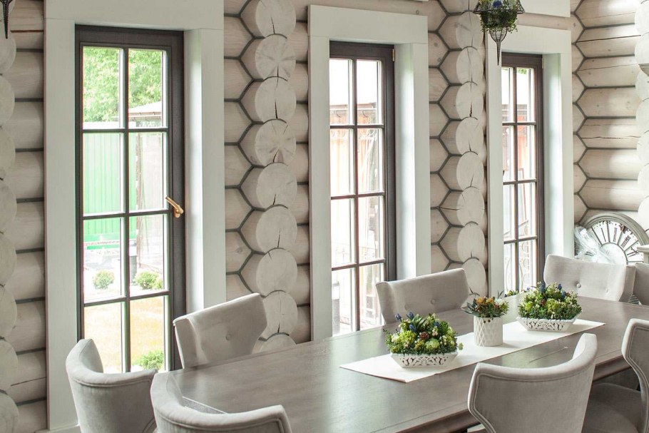 Дом с красивыми окнами