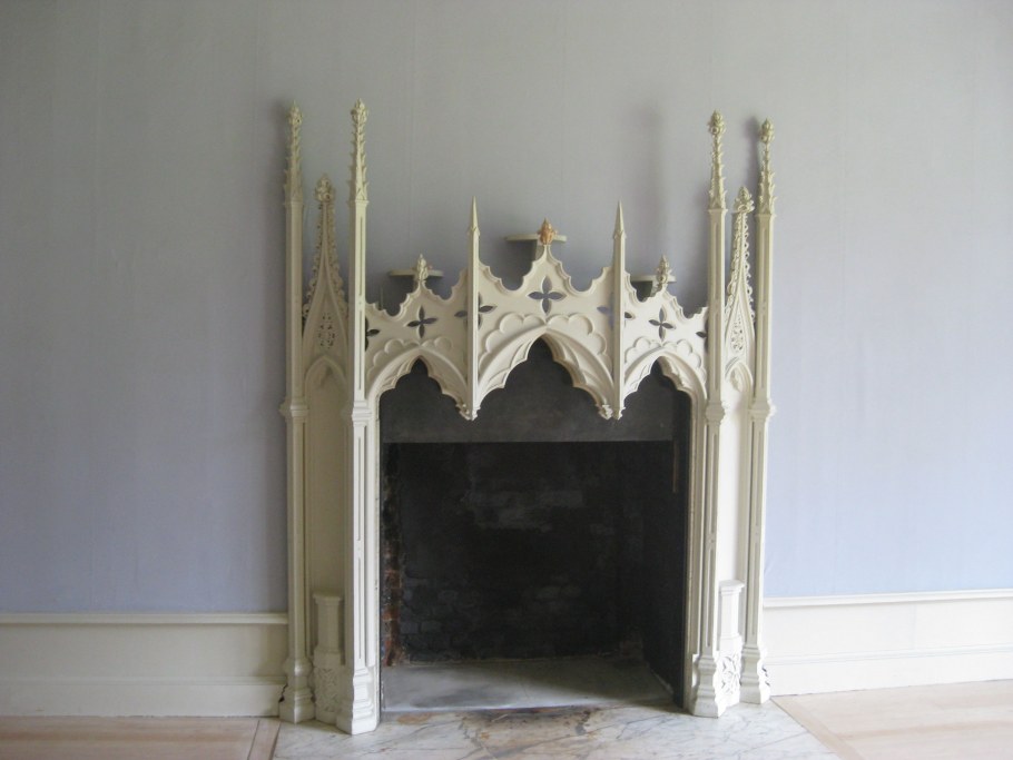 Готический камин