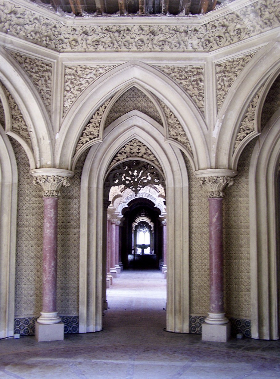 Стрельчатая арка в архитектуре