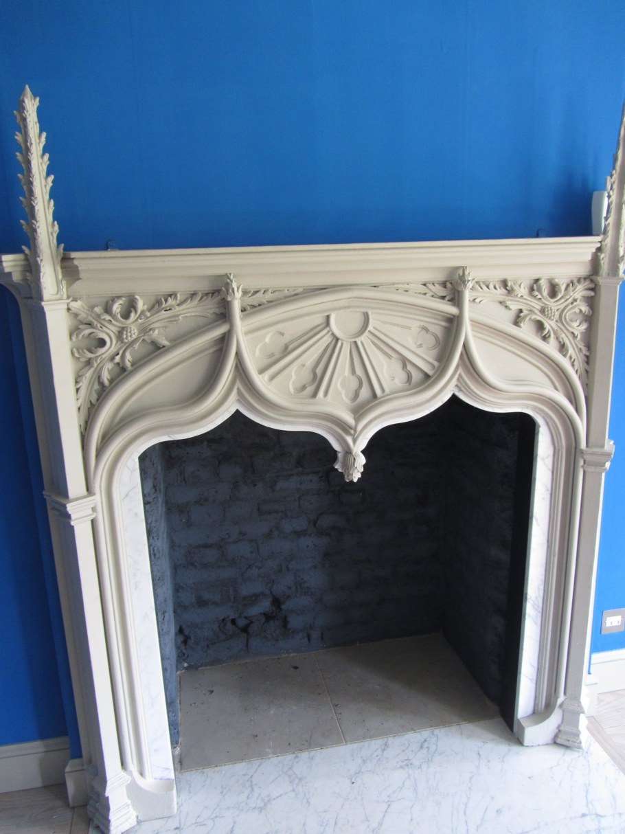 Старинный камин