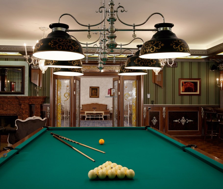 Бильярдная в цокольном этаже в стиле Неоклассика