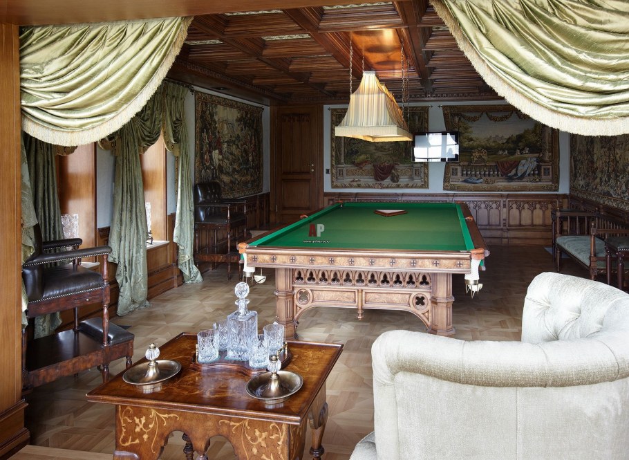 Интерьер бильярдной