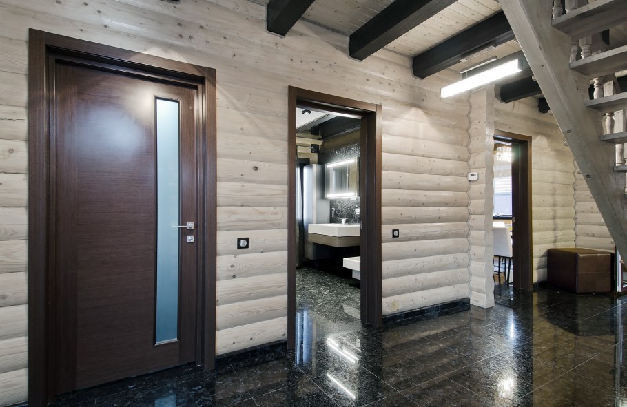 Прихожая в загородном доме