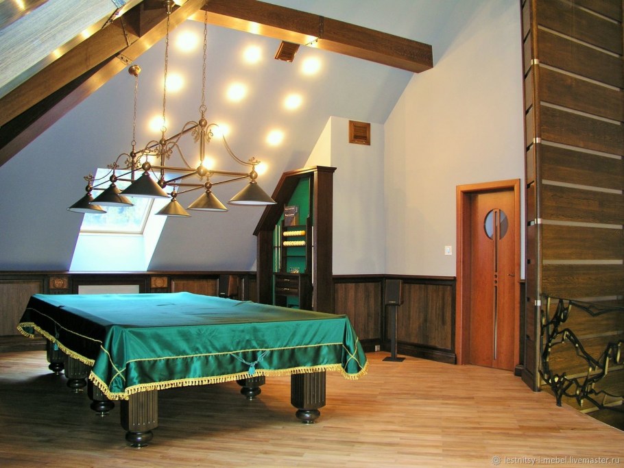 Теннисный стол на мансарде