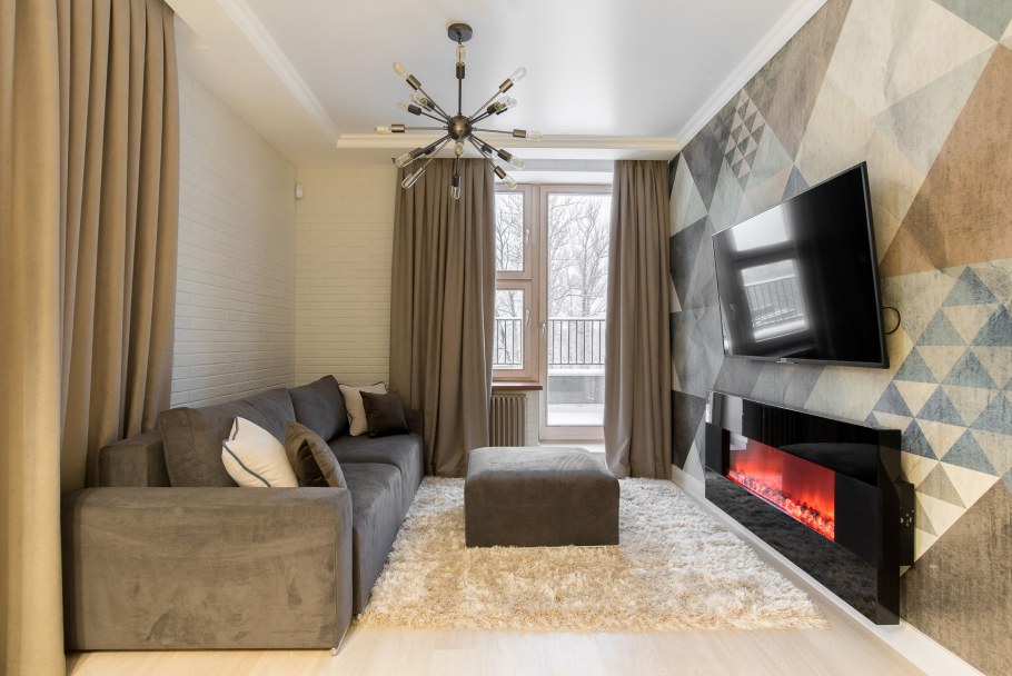 Интерьер гостинной с камином 17 кв