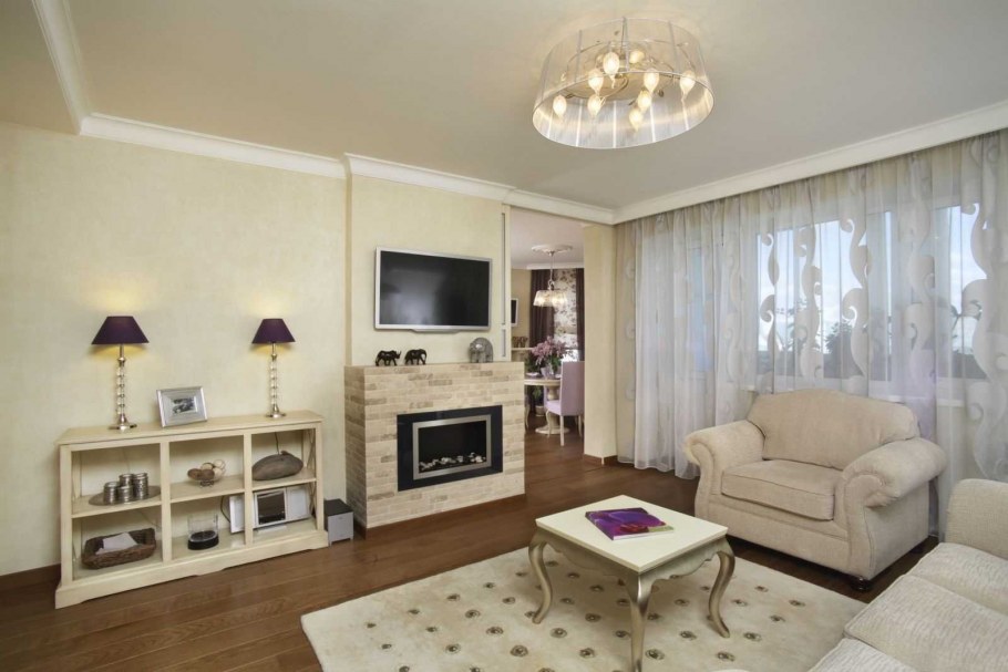 Небольшая гостиная с камином