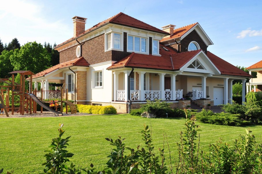 Красивый дом с участком