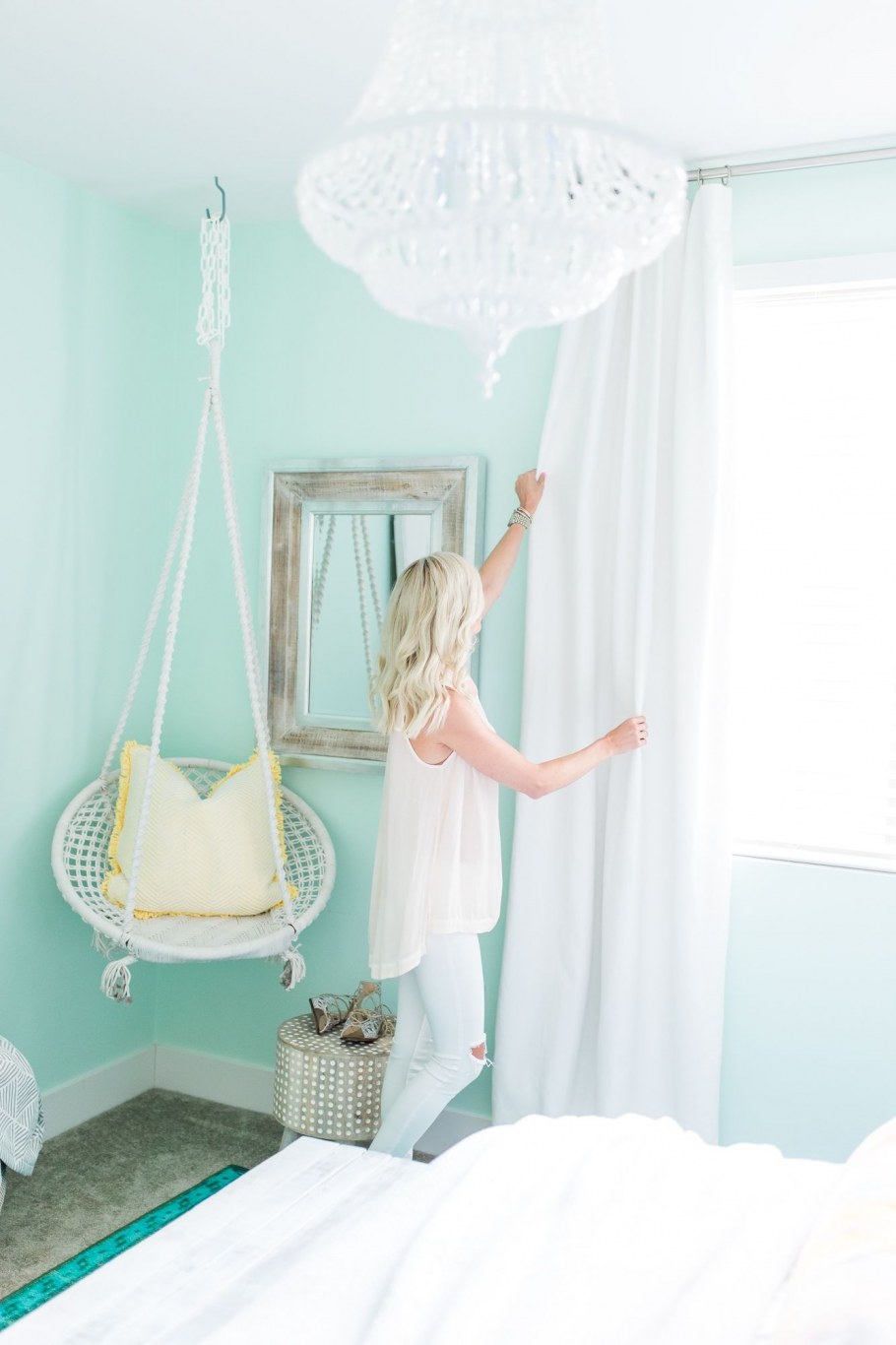 Мятная детская комната