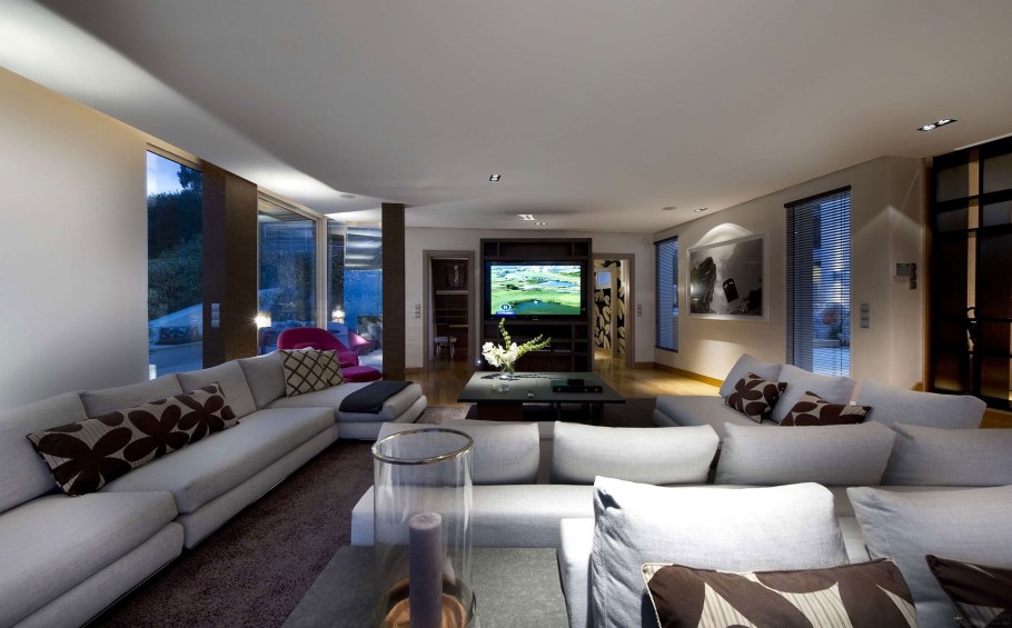 Большая гостиная комната