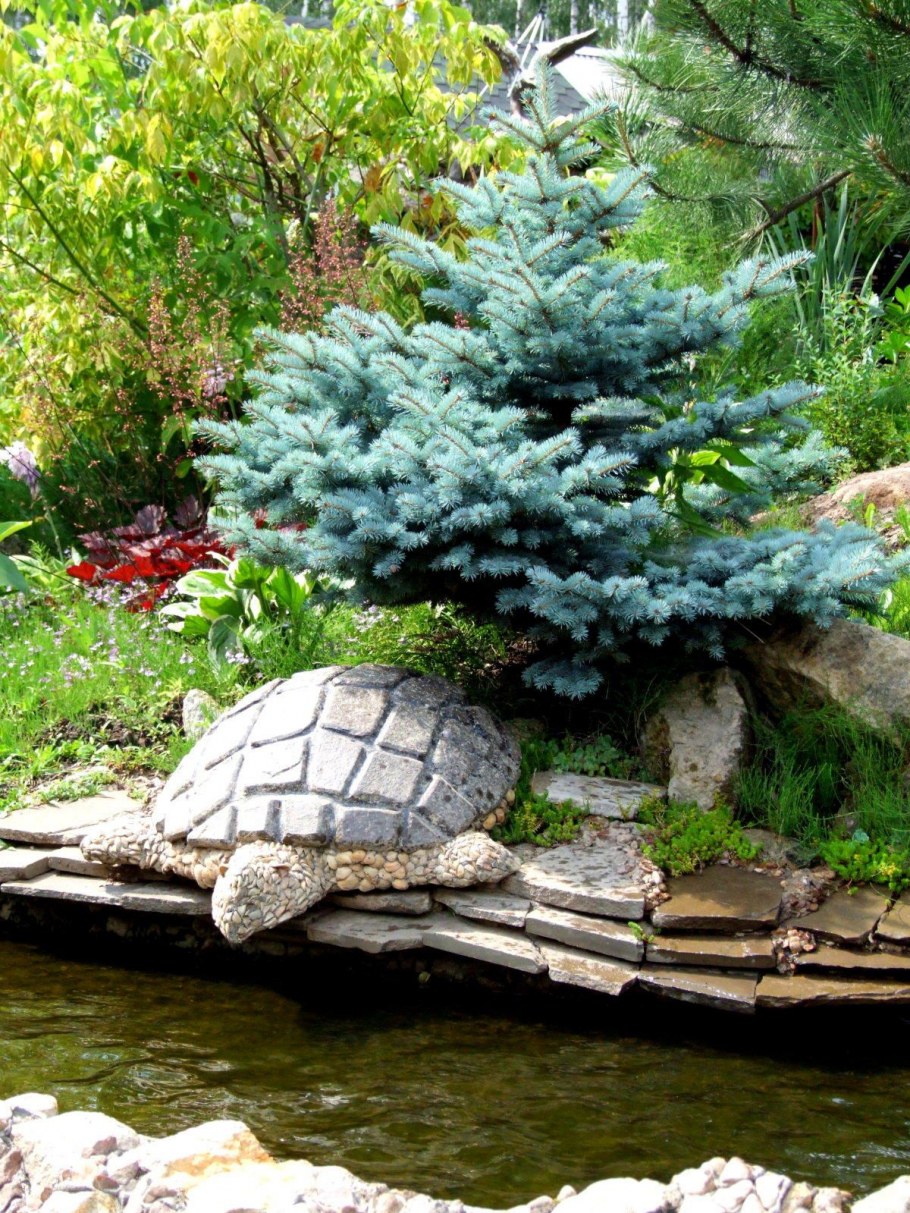 Фонарь Юкими Торо в саду