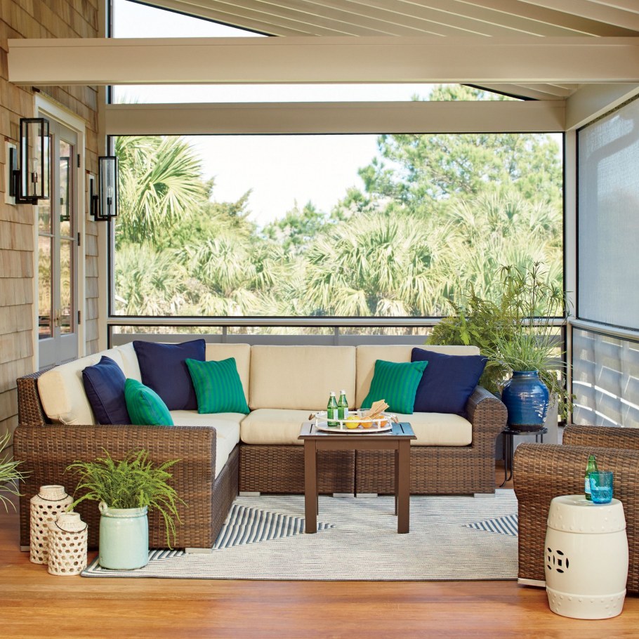 Гостиная столовая с камином