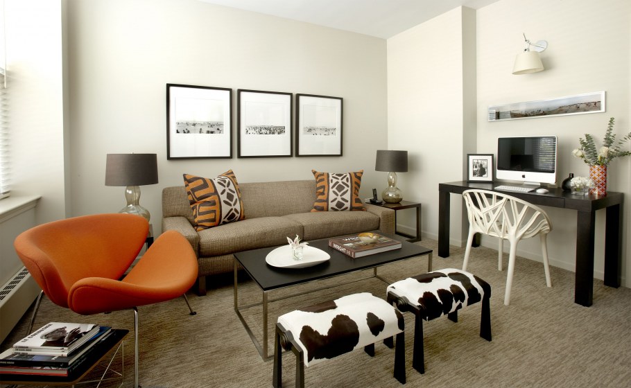 Оранжевое кресло в интерьере