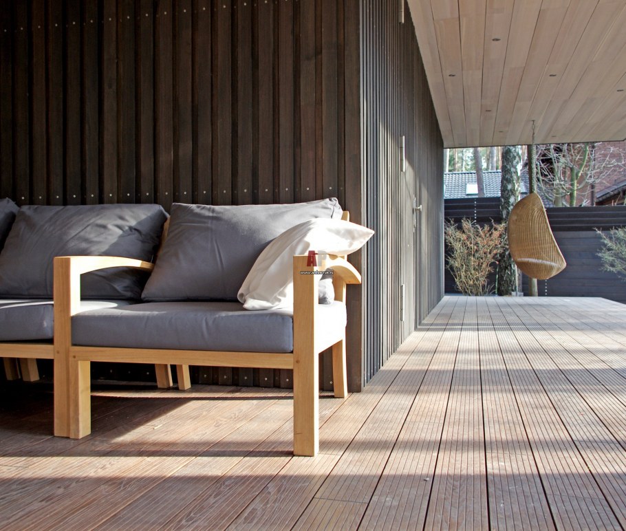 Деревянная терраса в современном стиле