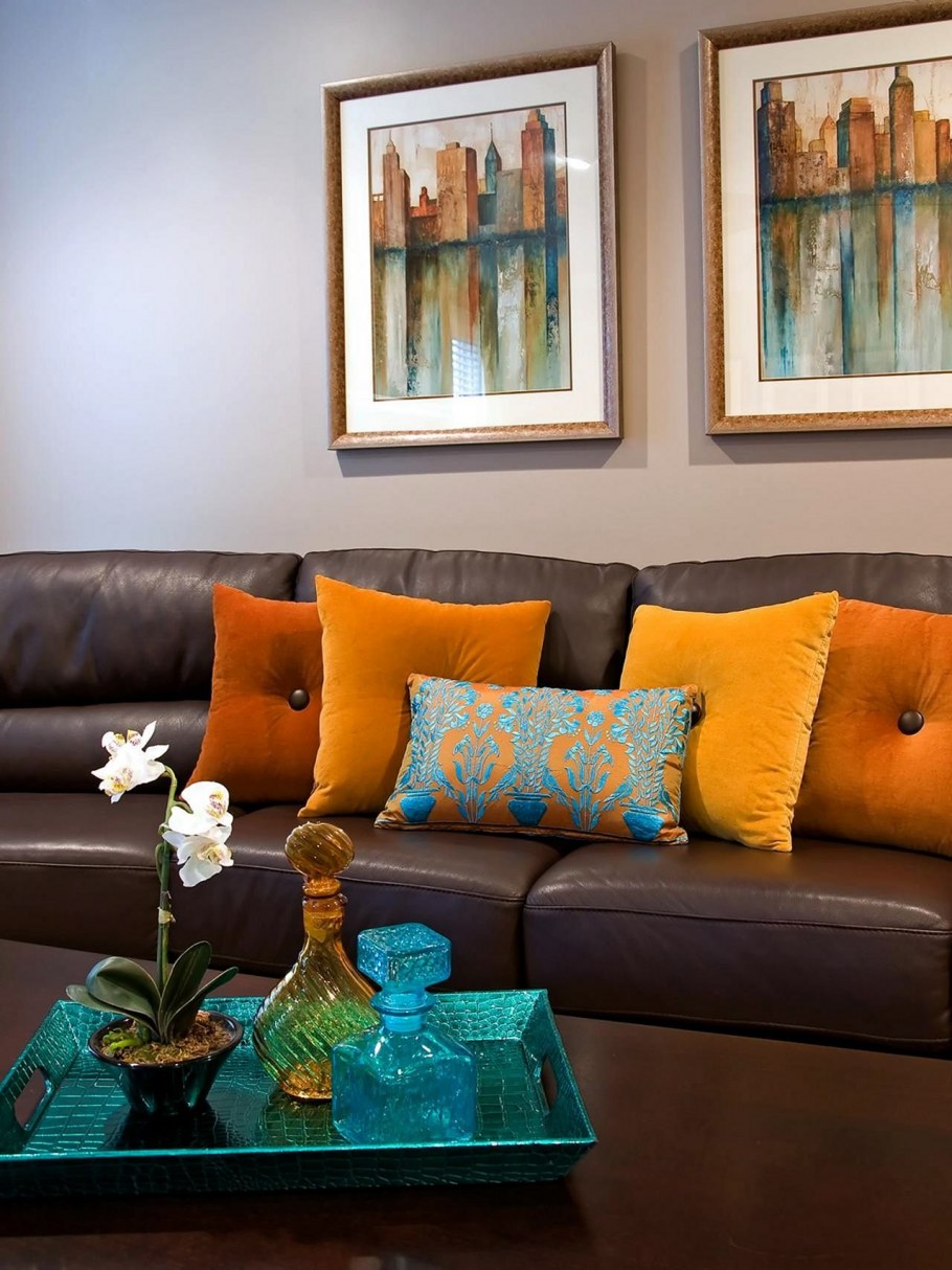 Яркие подушки в интерьере