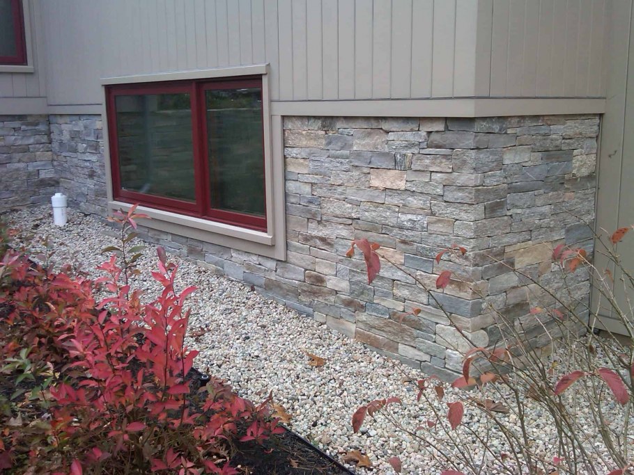 Отделка цоколя сланцем