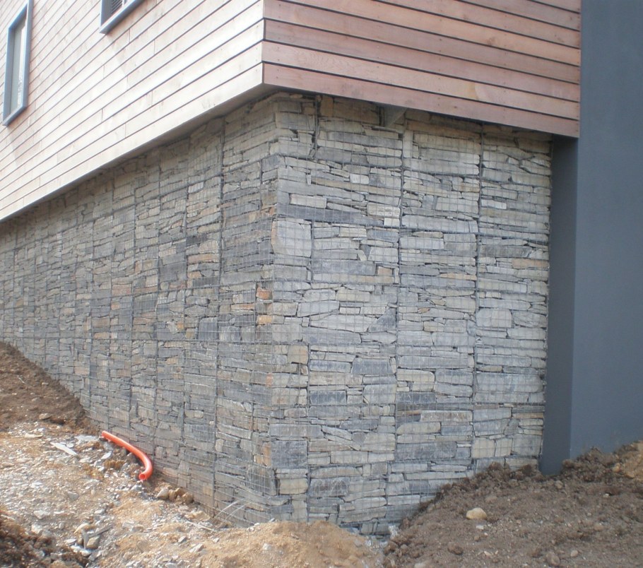 Цоколь из габионов