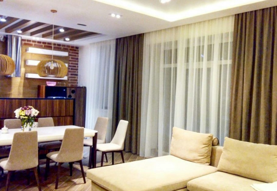 Шторы в гостиную совмещенную с кухней