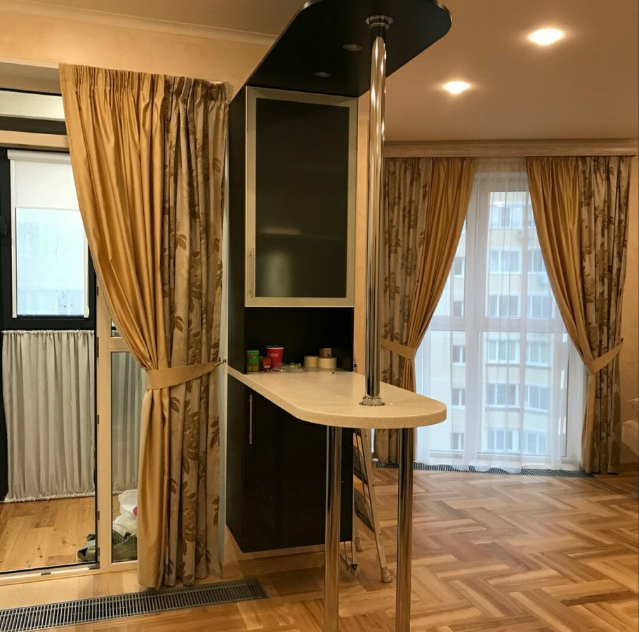 Шторы в гостиную объединенную с кухней