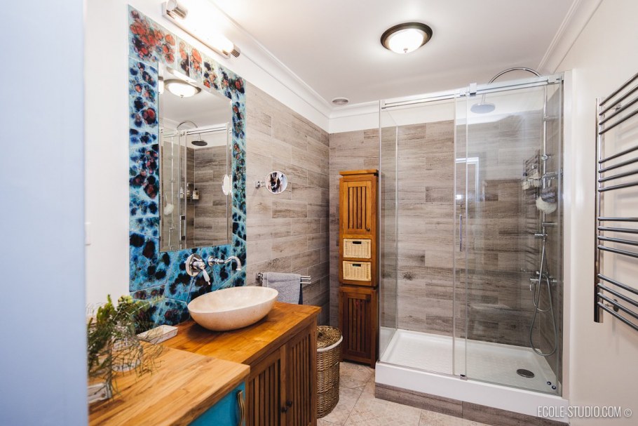 Ванная комната с душевой кабиной