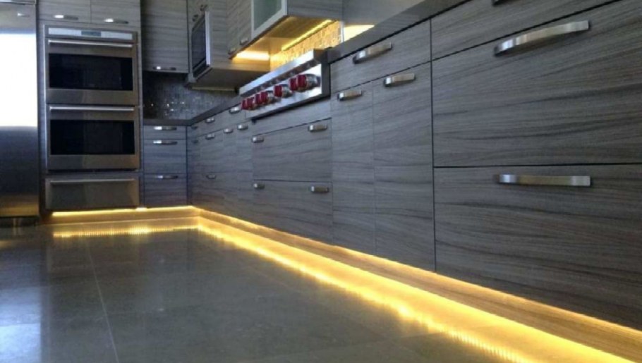 Кухонный гарнитур со светодиодной подсветкой