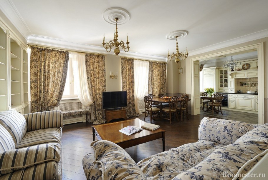 Гостиная с двумя окнами