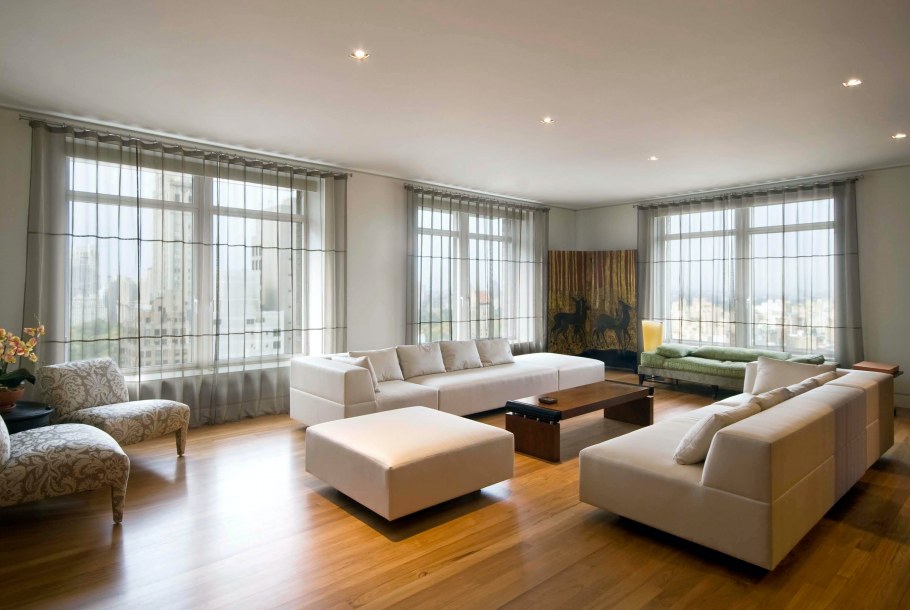 Гостиная с 3 окнами в ряд