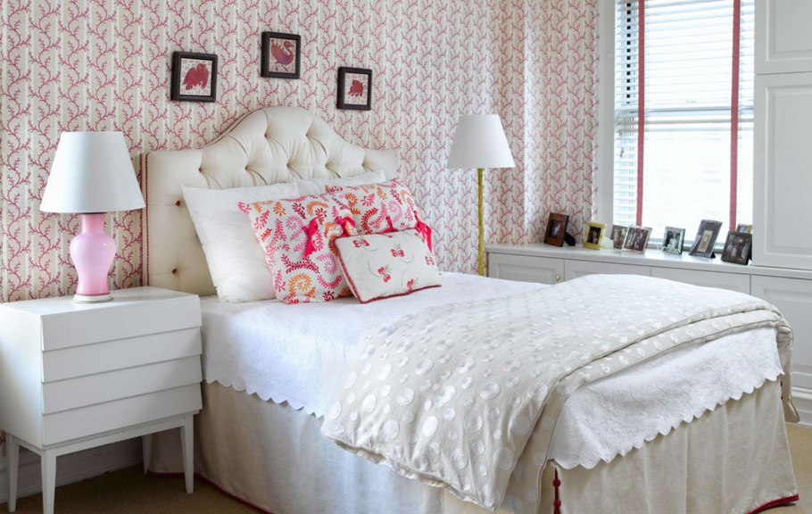 Обои в цветочек для спальни