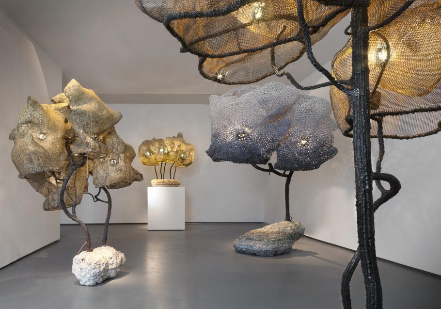 Необычные ворота из дерева