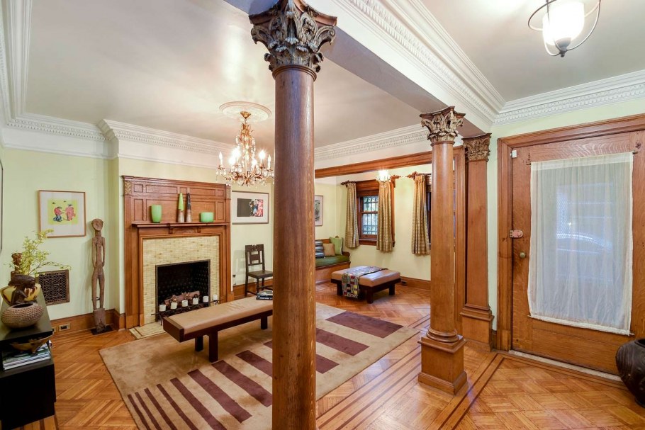 Бетонные колонны в интерьере