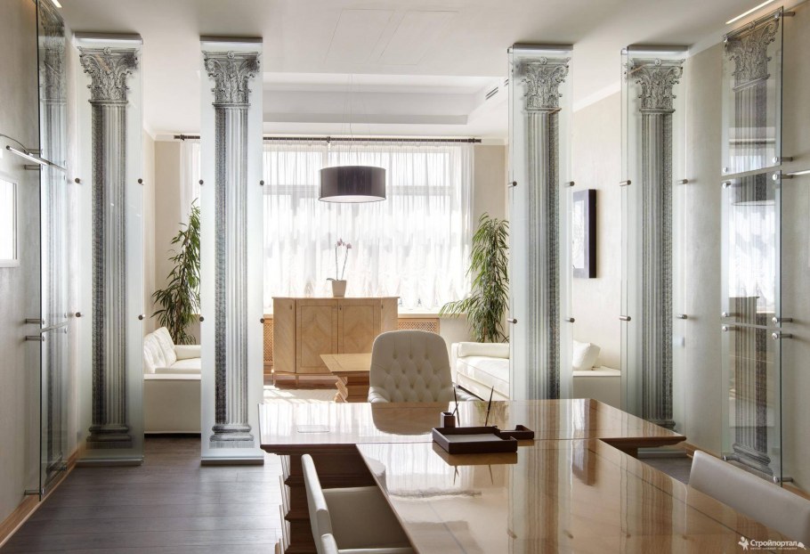 Квадратные колонны в интерьере