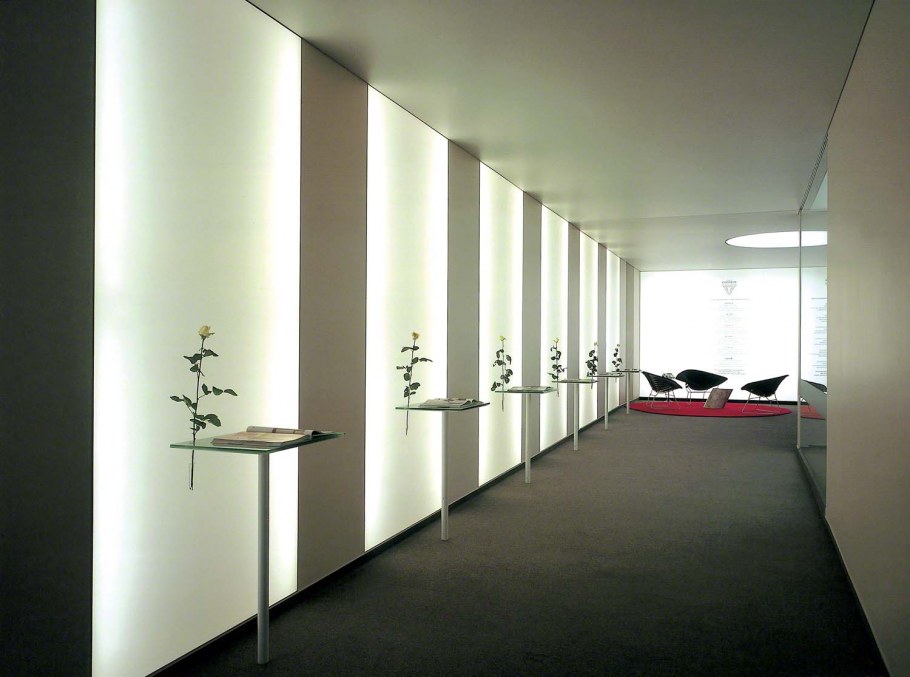 Вертикальная подсветка стен