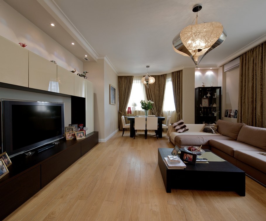 Проходная гостиная в частном доме