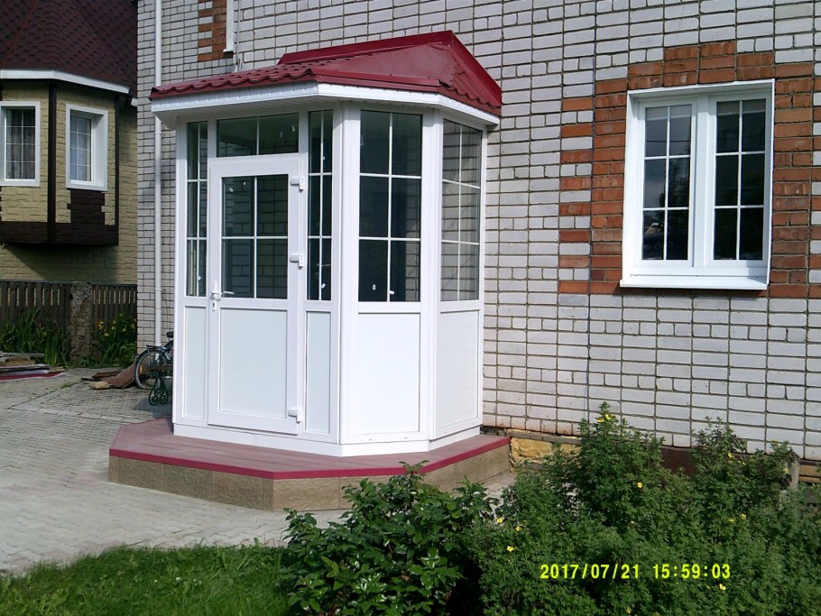 Закрытое крыльцо для частного дома