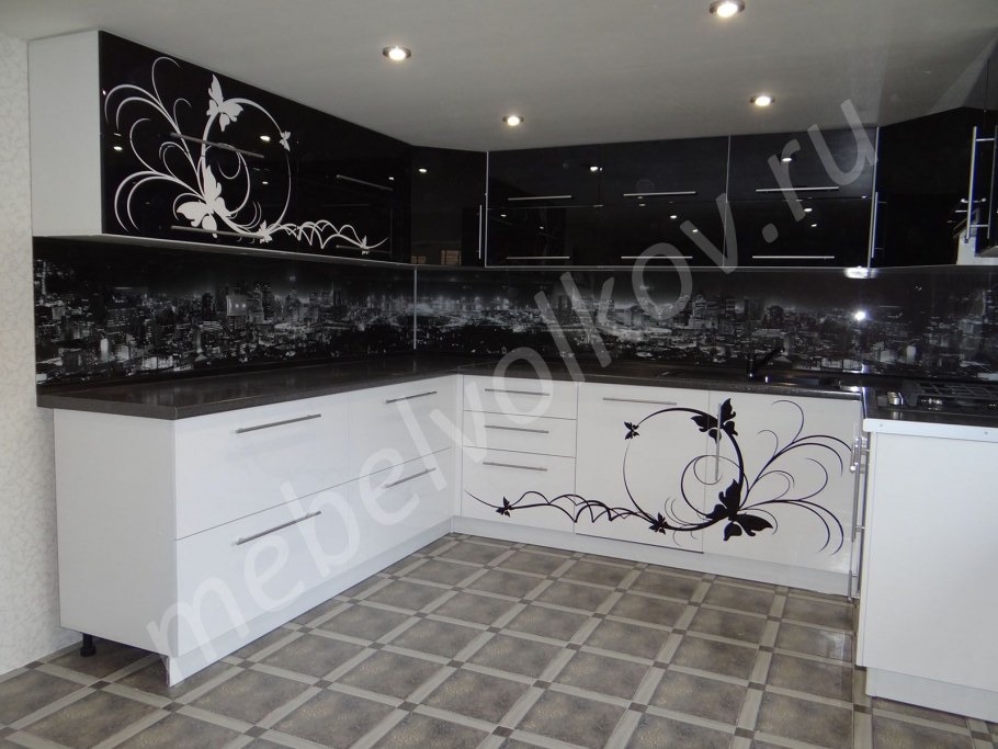 Фартук для кухни с черным узором