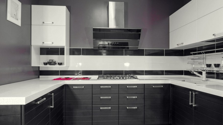 Черная угловая кухня