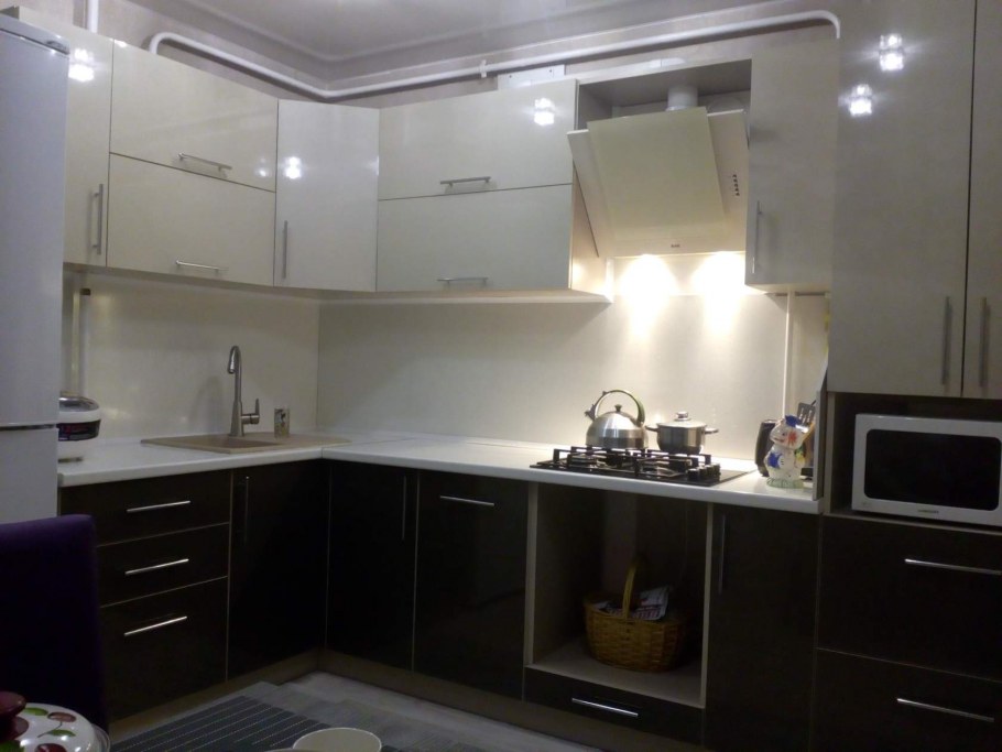 Кухня черный низ белый верх