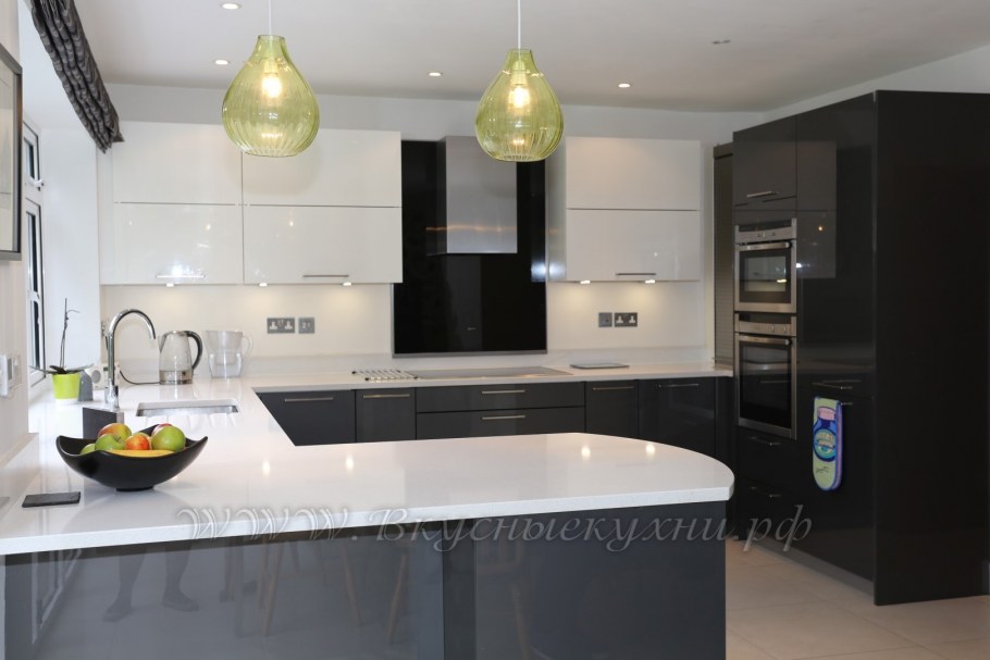 Серый низ белый верх кухня в интерьере