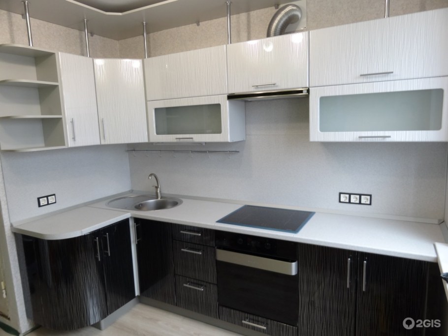 Кухонный гарнитур угловой черный низ белый верх