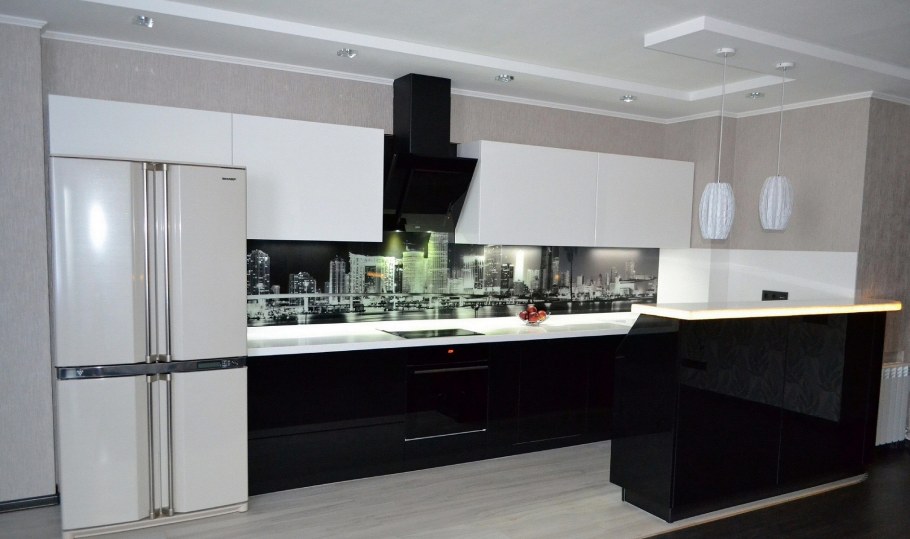 Кухни из пластика черно белые