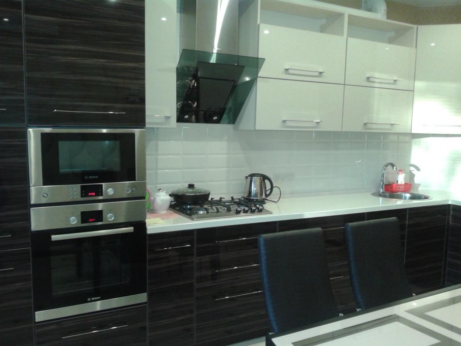 Кухня белый верх темный низ