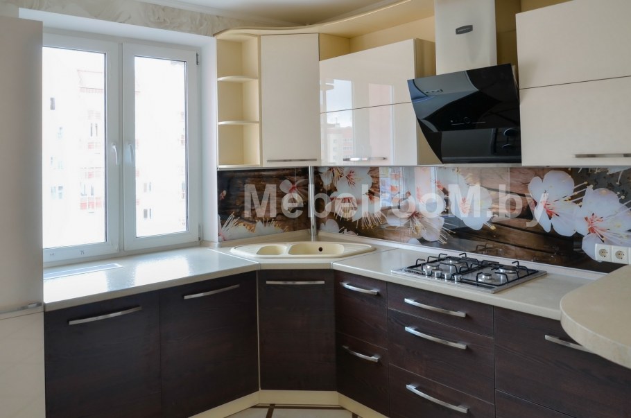 Кухня угловая низ с окном