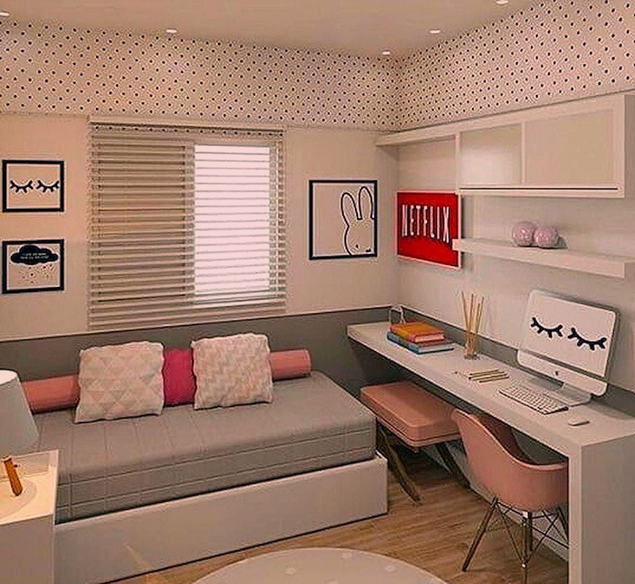 Небольшая комната для подростка девочки