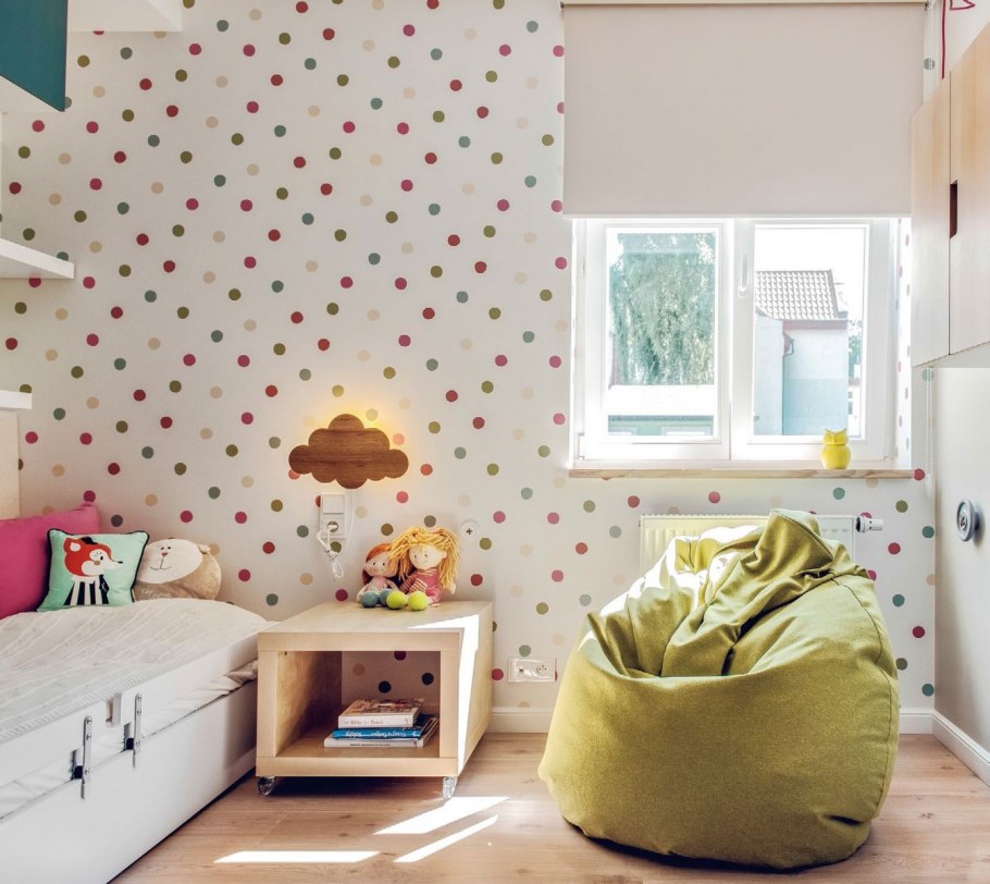 Комната с белыми стенами