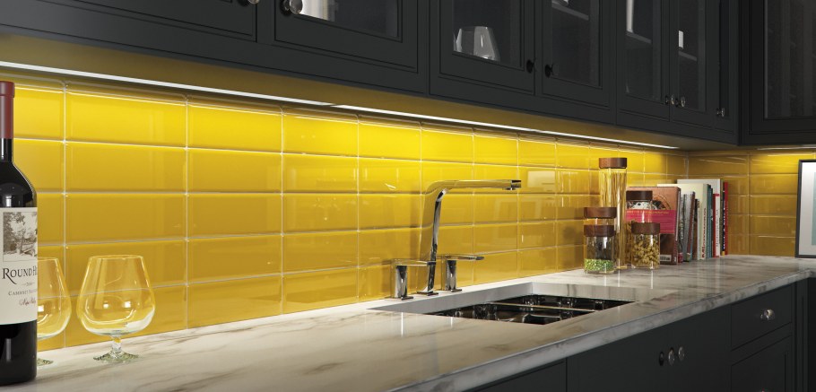 Желтая плитка на фартук